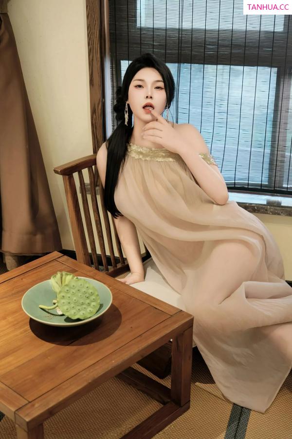   [XiuRen]高清写真图 2025.07.03 No.10500 麦田 透视连衣裙第13张图片